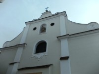 čelná časť kostola