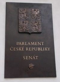 Valdštejnský palác je od roku 1996 sídlom Českého parlamentu