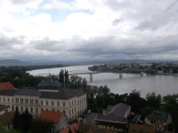 pohľad od katedrály na majestátny Dunaj