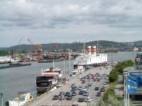 výhľad z mosta na prístav