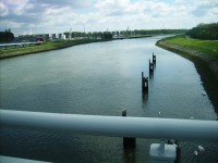 výhľad z mostu Harmsenbrug na Hartelkanaal