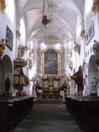 pohľad na hlavný oltárny obraz