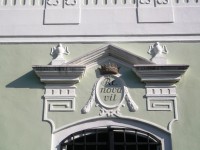 detail nad vchodom