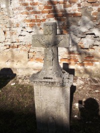 starý kríž u kostola