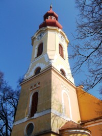 štíhla veža kostola