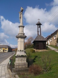kríž a zvonica
