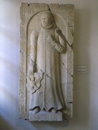 náhrobná doska Jana Karare zo Zelená Hory v dolnej časti veže
