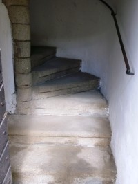 schody vedúce na kolonádu