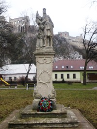 socha sv. Floriána v parku pod hradom