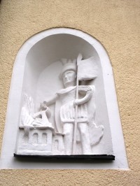 svätý Florián v nike bočného múru lode kostola