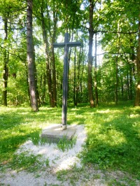 kríž u cintorína obetí