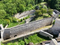 opevnenia južnej časti hradu od Breziny