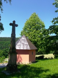 kríž a vodná kaplnka