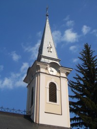 veža kaplnky s hodinami