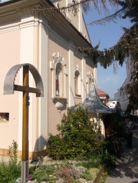 kostol s krížom