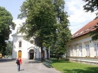 pohľad na kostol a ľudovú školu, dnes Biblická škola