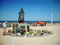 socha ženy pri mori