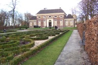 upravený park pred zámkom Het Heerenhuys
