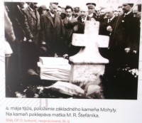 historická fotografia dočasný hrob M.R.Štefánika