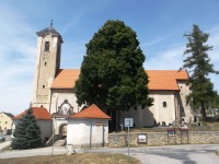 dva kostoly v meste Brezová pod Bradlom