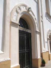 vchod do evanjelického kostola