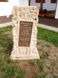 pomník - pripomienka na zverstvá v 2.svetovej vojne