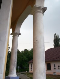 stĺpy kostola