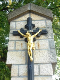 pôvodný kovový liatinový kríž z roku 1896