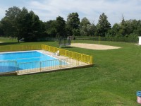 bazén od tobogánov a volejbalové ihrisko