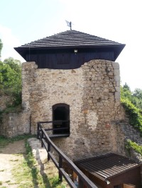 vstupná brána s vežou