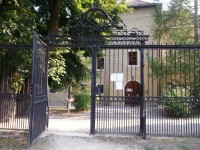 kovaná brána do parku
