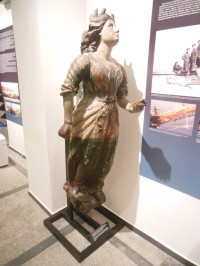 socha ženy z lode