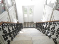 schody v budove muzea