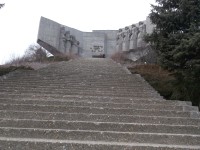 schody k pamätníku
