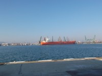 nákladná loď v prístave