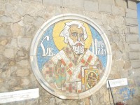 mozaika sv. Nikolaja na podstavci pod majákom