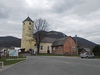 obec Zliechov - kostol sv. Vavrinca a pamiatky v centre obce