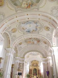 krásny strop lode kostola