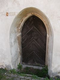 vstupné dvere s oblúkom