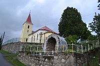 Lurdská jaskyňa a kostol