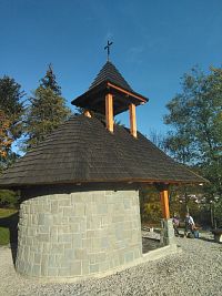 kamenno-drevená kaplnka