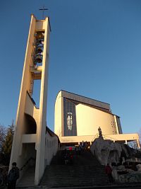pohľad na celý kostol vo Sverepci