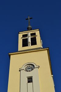 novšia veža kostola