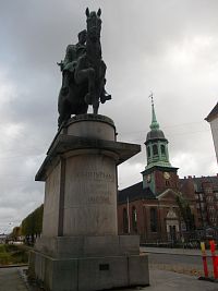 socha kráľa Christiana X. na námestí
