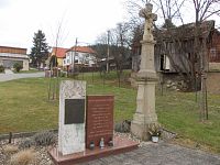 Pamätník najslávnejšieho rodáka valašskej obce Smolina Josefa Valčíka