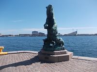 Dánsko - Kodaň - socha Ľadový medveď s mláďatami
