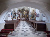 interiér lode kostola