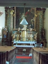 hlavný oltár s oltárnym obrazom