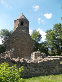 zbytky sakristie kostola a veža