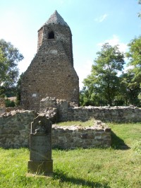 pomník a kostol